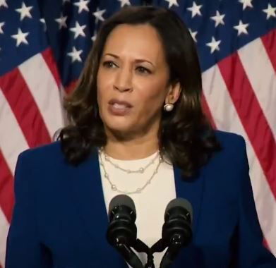 Rispunta il “birther movement”: “Kamala Harris non è americana”