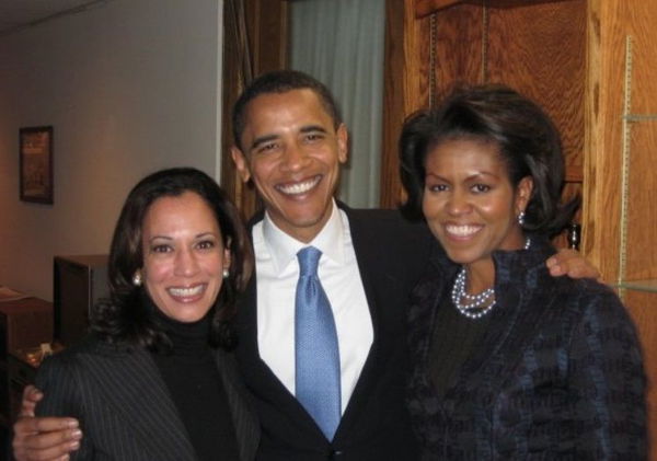 Trump mette in dubbio la cittadinanza di Harris come fece con Obama