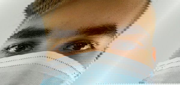 Mascherine obbligatorie quando si incontrano non conviventi