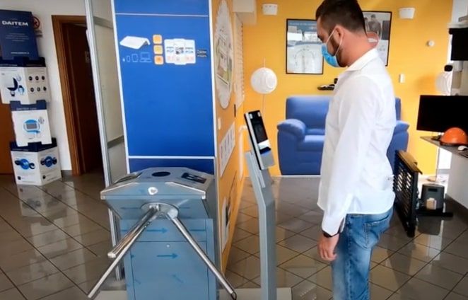 Facciamo chiarezza sul termoscanner all’entrata di uffici e supermercati: non sarà obbligatorio