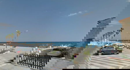 Il ministro che difende il topless e riprende gli agenti che hanno rimproverato due donne in spiaggia article-post