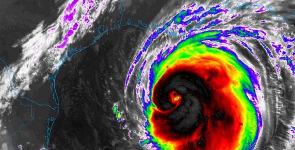 L’uragano Laura continua a crescere e travolge la Louisiana