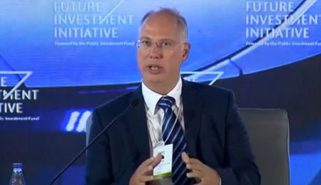 Vaccino coronavirus, anche il capo del fondo sovrano russo lo ha preso: «Possiamo dire che funziona» article-post