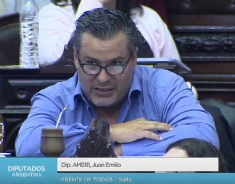 In Argentina un deputato si dimette dopo una scena hard in diretta | VIDEO