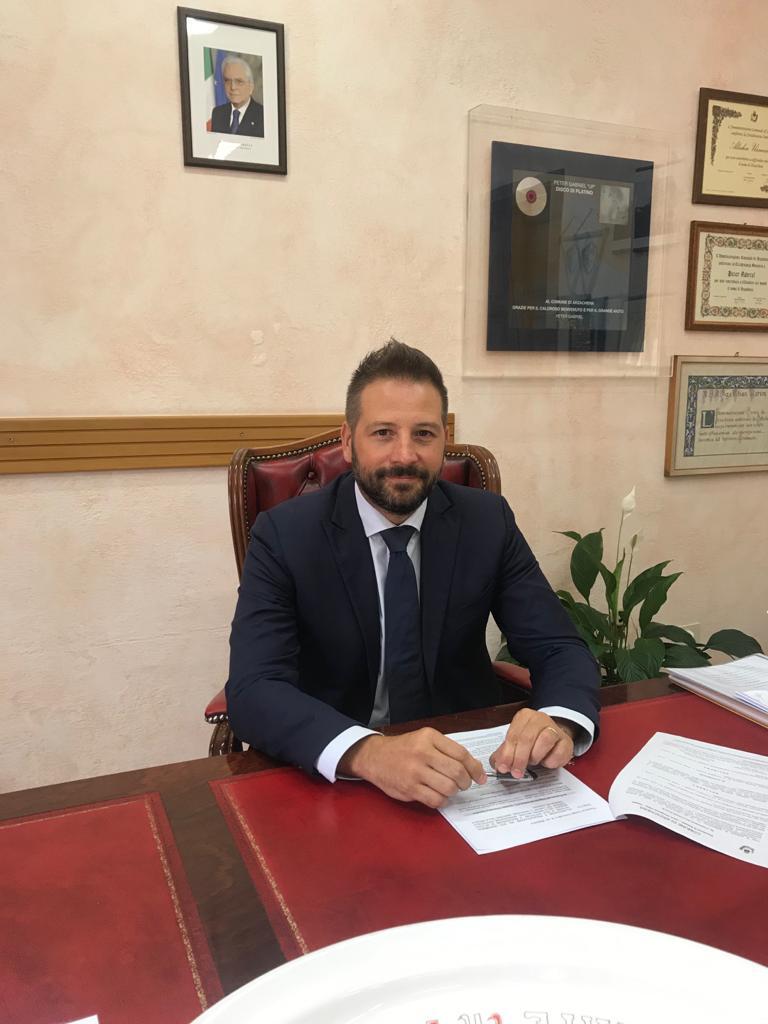 Il sindaco di Arzachena dice che ci sono «da 1 a 123 casi per colpa dei turisti»