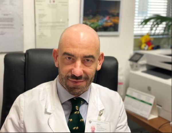 Covid, l’infettivologo Bassetti: «Opportuno coprifuoco per Genova, Milano e Roma»