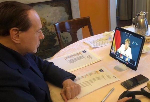 Dopo 23 giorni, Silvio Berlusconi è ancora positivo al Covid