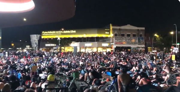 Caso Breonna Taylor, l’incriminazione scandalo fa scoppiare la rabbia negli Usa