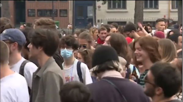 Francia di nuovo oltre i 10mila casi, è allarme rosso Covid