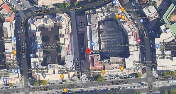 La storia della croce celtica tra i palazzi nel cuore di Roma