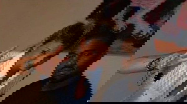 Emma Marrone deve spiegare al web che il «ragazzo nero a cui ha offerto una cena perché povero» è Kanye West