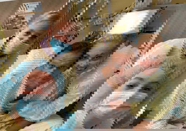 Come Navalnyj ha usato l’ironia per mostrare la sua prima foto dopo l’avvelenamento