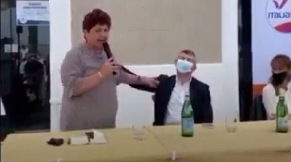 La gaffe di Teresa Bellanova che invita a votare per Emiliano. Ma il candidato di Italia Viva è Scalfarotto | VIDEO