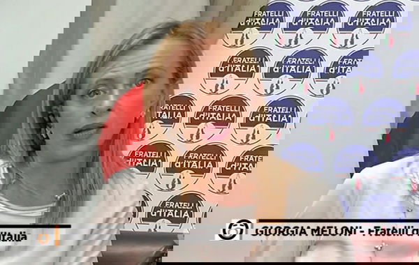 Giorgia Meloni dice che i soldi del Recovery Fund sono arrivati grazie a FdI, che però si astenne al parlamento europeo