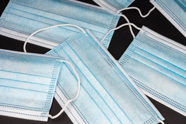 Perché a scuola si dovranno indossare solo mascherine chirurgiche