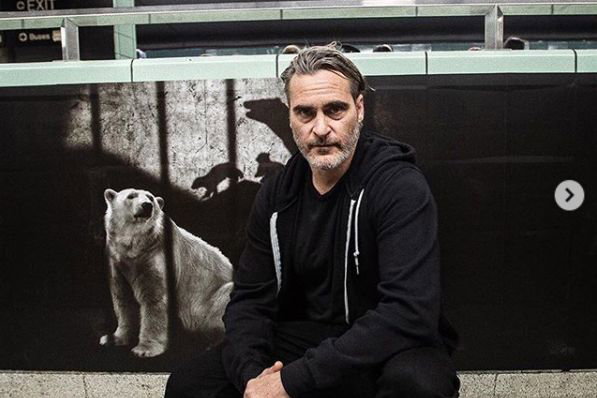 Joaquin Phoenix è padre e il suo primo figlio è stato chiamato “River”: ecco perché article-post