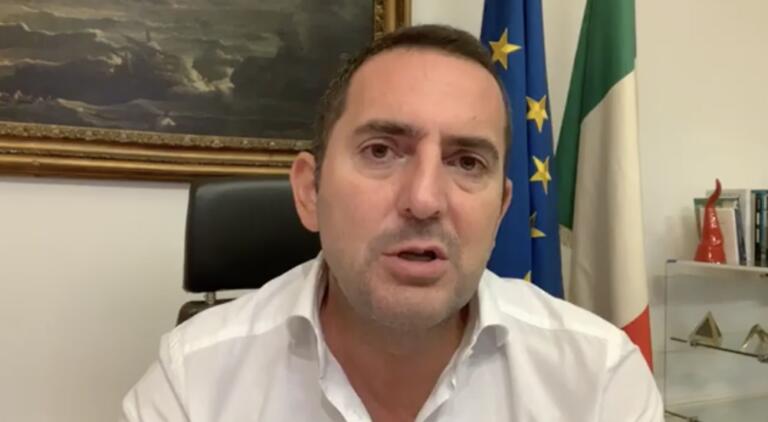 Spadafora annuncia: «Eventi sportivi all’aperto con mille spettatori» Spadafora annuncia: «Eventi sportivi all’aperto con mille spettatori»