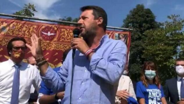 Salvini aggredito