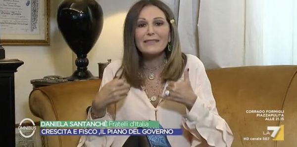 Santanché dice che hanno riaperto le scuole solo perché ci sono le elezioni. Ma non era lei a dire che «non vogliono farci votare?»