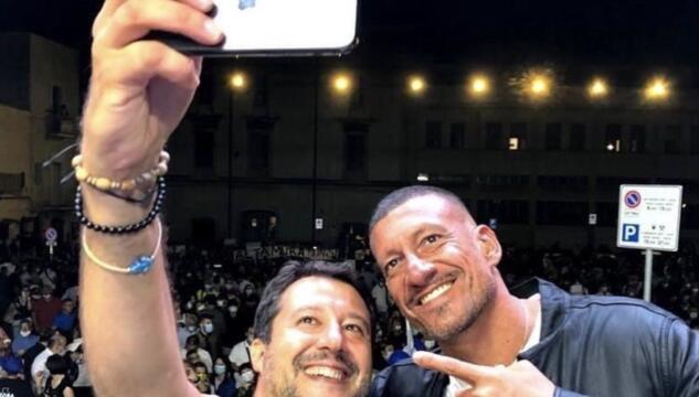 Selfie Salvini