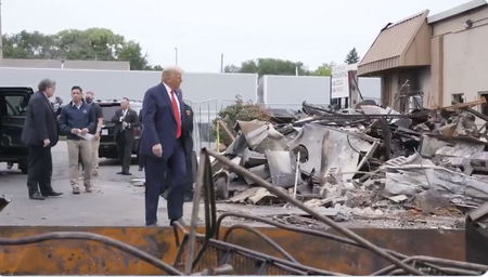 Trump infiamma Kenosha: “Il razzismo non esiste in America” article-post