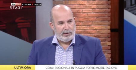 La capriola di Vito Crimi: «Gli attacchi di Di Battista sono a Emiliano, mica al Pd» article-post