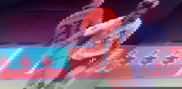 Zaniolo costretto a uscire, botta al ginocchio: paura per il calciatore della Roma