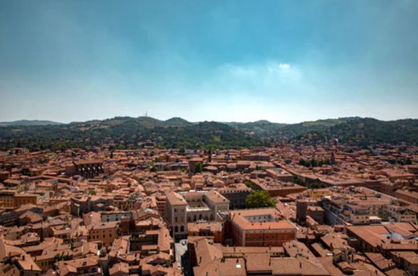 Villa Inferno a Bologna, si aggiunge l’accusa di diffusone di materiale pedo-pornografico