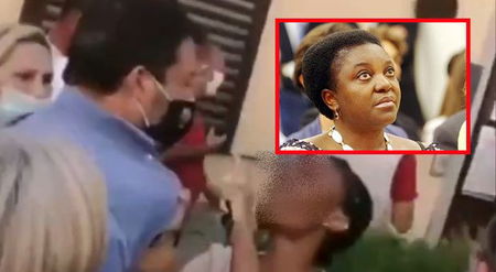 L’altra bufala sulla donna che ha strappato la camicia a Salvini: «Era collaboratrice della Kyenge» article-post