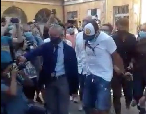 «Suarez non coniuga i verbi e parla all’infinito, ma te pare che lo bocciamo?» article-post