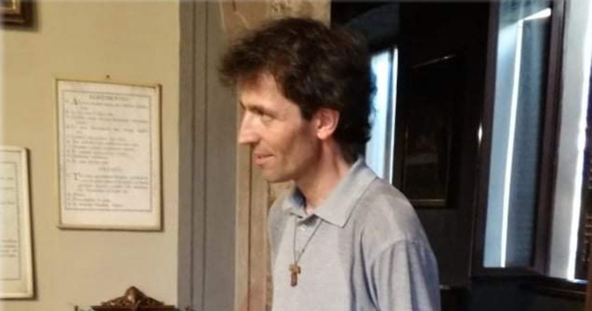 Don Roberto Malgesini ucciso a Como, la politica non perde l’occasione di usare il dramma article-post