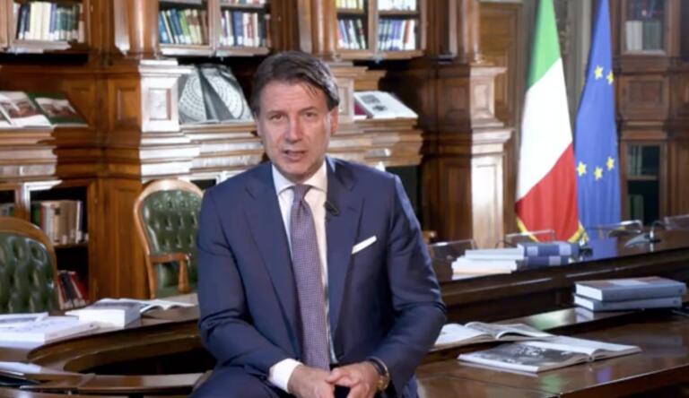 Conte e il messaggio per la riapertura delle scuole: «Rispettate le regole per chi amate e per chi vi ama»