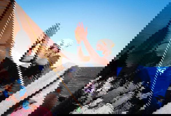 La migrante positiva al Covid che ha partorito sull’elicottero che la stava trasferendo a Palermo