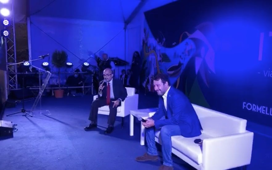 Salvini precisa: «Mai avuta febbre, solo il torcicollo: il mio test è negativo» article-post