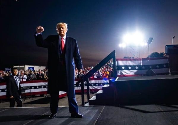 Trump accusa la Cina di aver volontariamente «infettato il mondo tenendo aperti i voli»