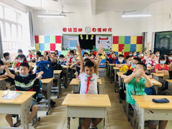 Wuhan, le regole ferree per stare a scuola senza mascherina che i no mask entusiasti non hanno capito
