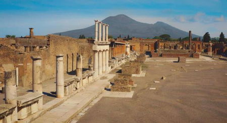Ruba reperti archeologici a Pompei ma poi li riconsegna: «Portano sfortuna» article-post