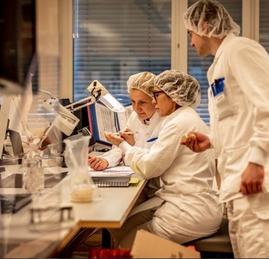 Vaccino AstraZeneca, scontro tra Ue e Usa sulla ripresa dei test article-post