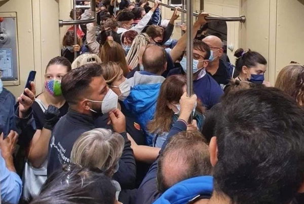 Il ministero dei Trasporti: la capienza dei mezzi, «ambiente sicuro per gli studenti», resta all’80%