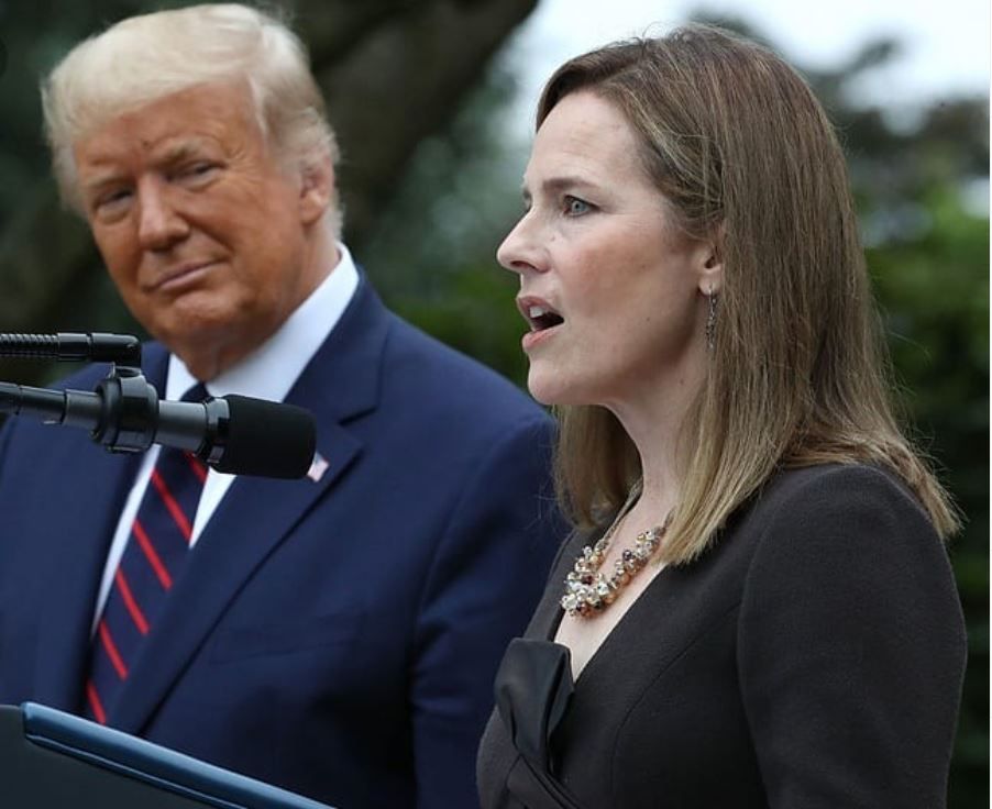 Nuova rivelazione su Amy Coney Barrett: “Faceva parte di gruppi fondamentalisti cristiani” article-post
