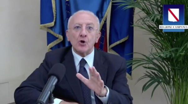 De Luca annuncia: «Da venerdì, scatta il coprifuoco in Campania a partire dalle 23»