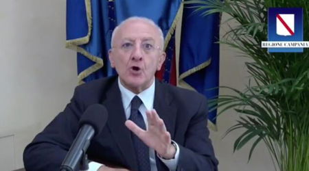 De Luca annuncia: «Da venerdì, scatta il coprifuoco in Campania a partire dalle 23» article-post