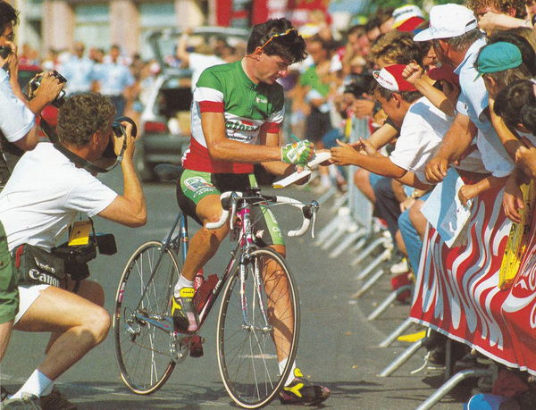 Le critiche a Gianni Bugno, sindacalista dei corridori e commentatore Rai, per la protesta al Giro d’Italia