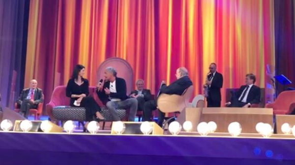 Maurizio Costanzo riunisce Virginia Raggi e Massimo Giletti | VIDEO
