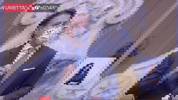 Dpcm 24 ottobre, raccomandato non ricevere non conviventi e non uscire dal proprio comune