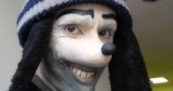 Chi è Jonathan Galindo e perché si fa questo nome per la morte dell’11enne che si è gettato dal balcone a Napoli