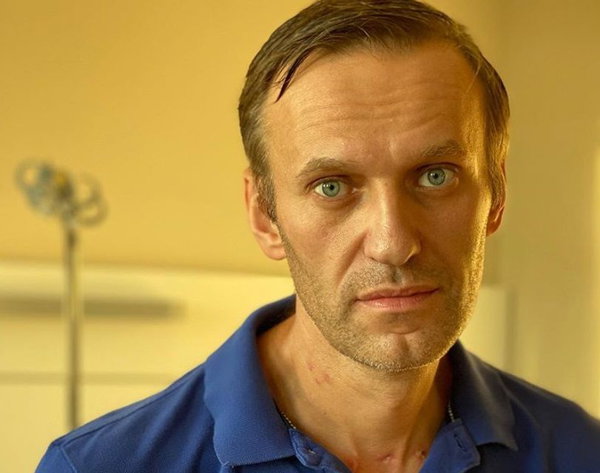 Navalnyj dimesso dall’ospedale di Berlino, accusa diretta a Putin: «C’è lui dietro il mio avvelenamento»