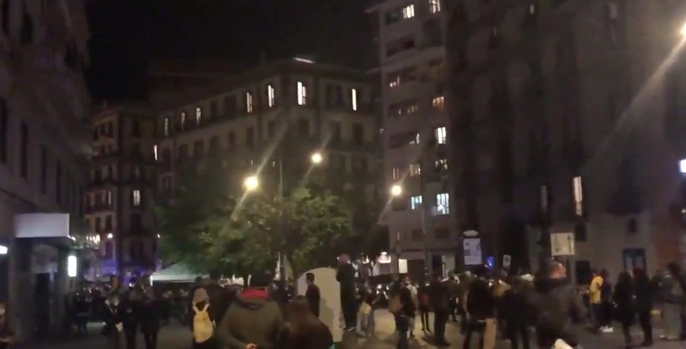 Da Piazza Plebiscito alla sede della Regione Campania: migliaia di persone in piazza article-post
