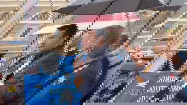 Salvini senza mascherina alla manifestazione del SAP, ma non è l’unico