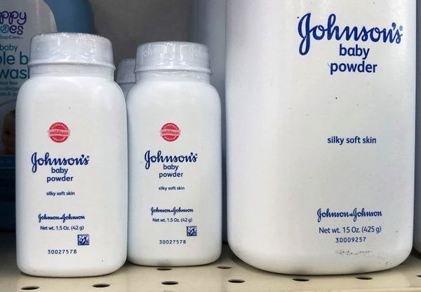 Il talco causava il cancro: la Johnson & Johnson paga 100 milioni di dollari